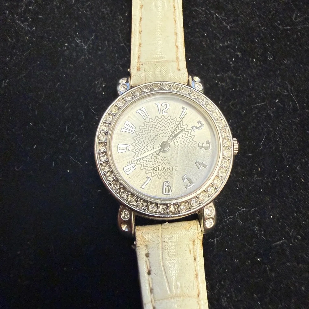 GEN760 Silver Tone Rhinestone Bezel Quartz‎ Watch White Croc Strap Japan WORKS